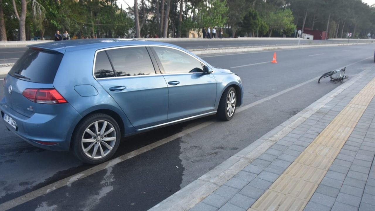 Mersin'de Bisikletli Çocuğa Otomobil Çarptı: Ağır Yaralı