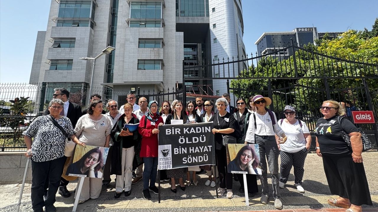 Mersin'de Öğretmen Derya Demir'in Cinayet Davası Başladı