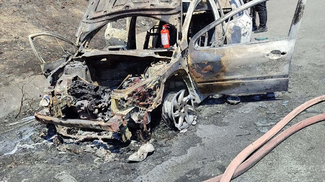 Mersin'de Otomobilden Ormanlık Alana Sıçrayan Yangın Kontrol Altına Alındı