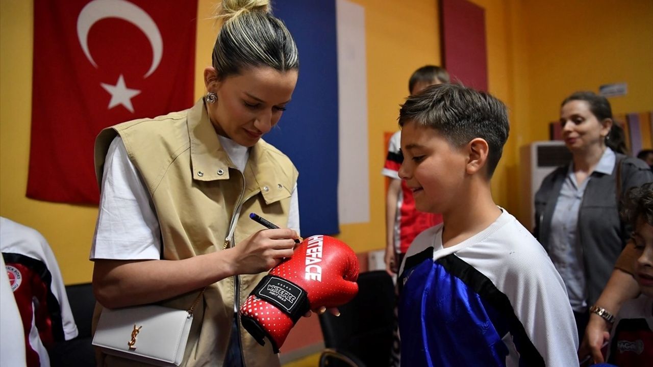 Milli Boksör Hatice Akbaş Genç Sporculara İlham Verdi