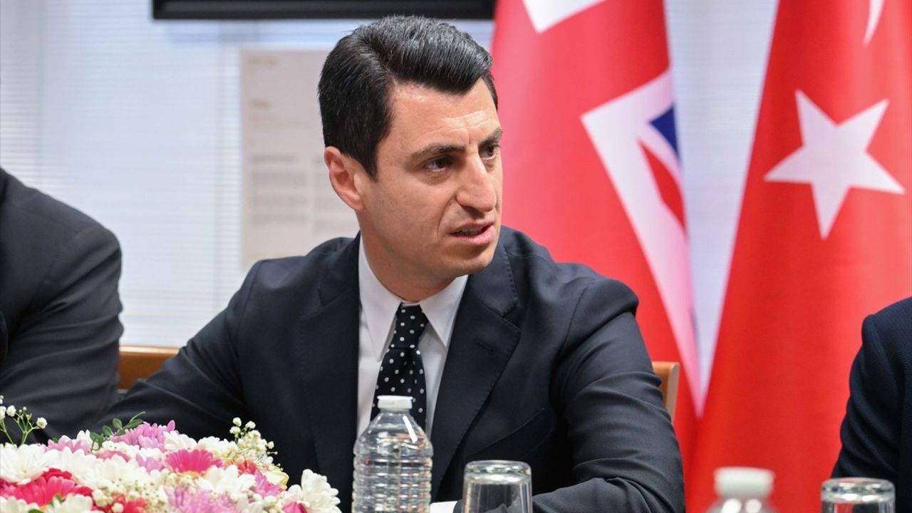 Milli Eğitim Bakan Yardımcısı Macit, İngiltere'de Türk Öğretmenlerle Buluştu