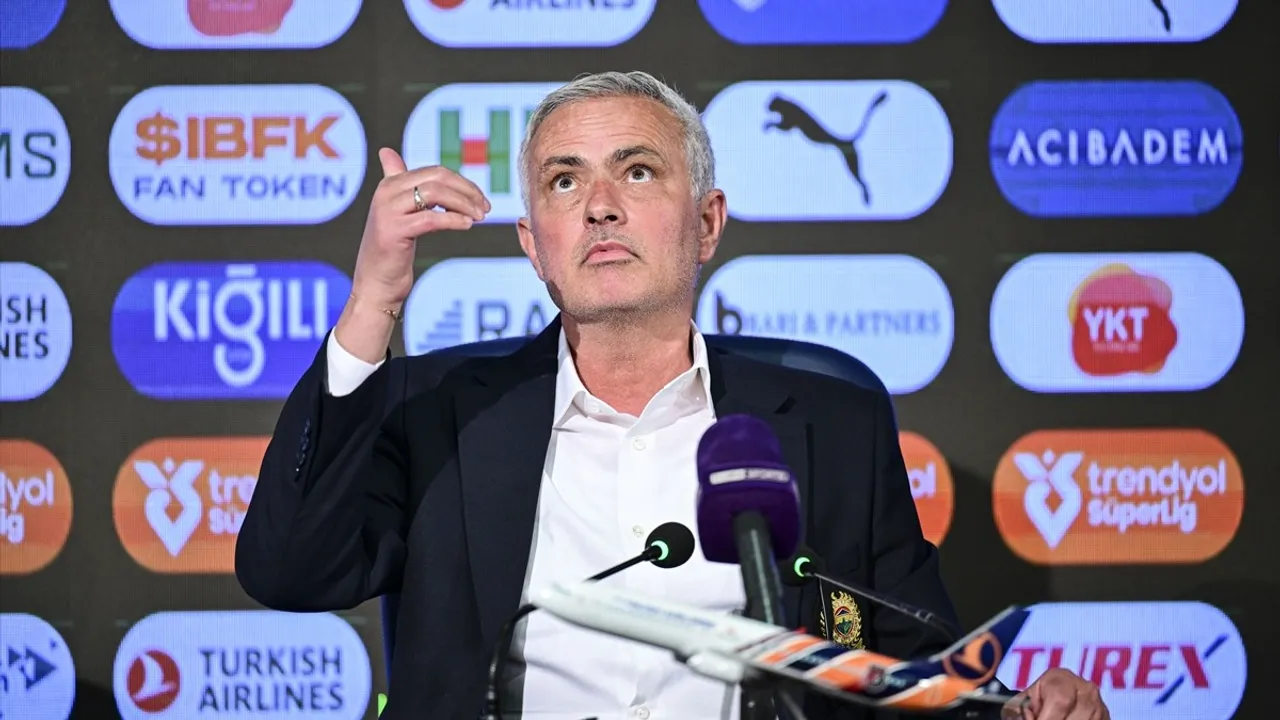Mourinho'dan Hakem Eleştirisi: 'Maç 1-0'ken Her Şeye Karar Verilmişti'