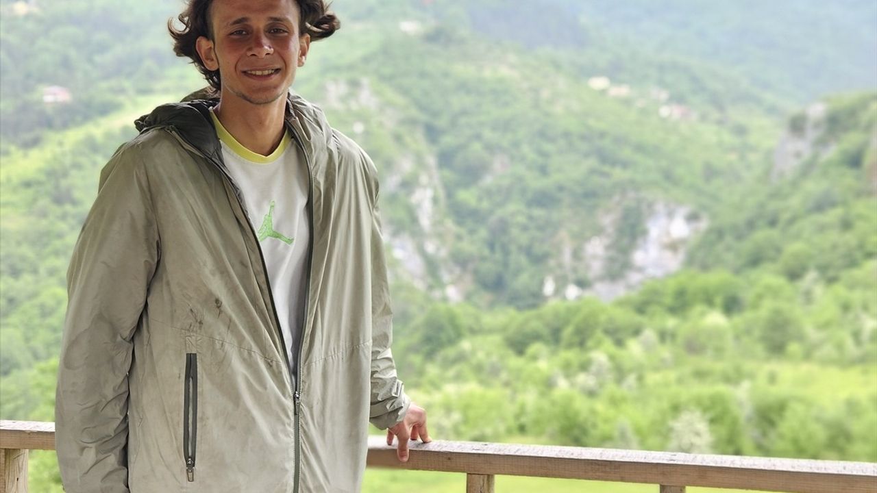 Muğla'dan Yola Çıkan Genç, Türkiye'yi Yürüyerek Geziyor