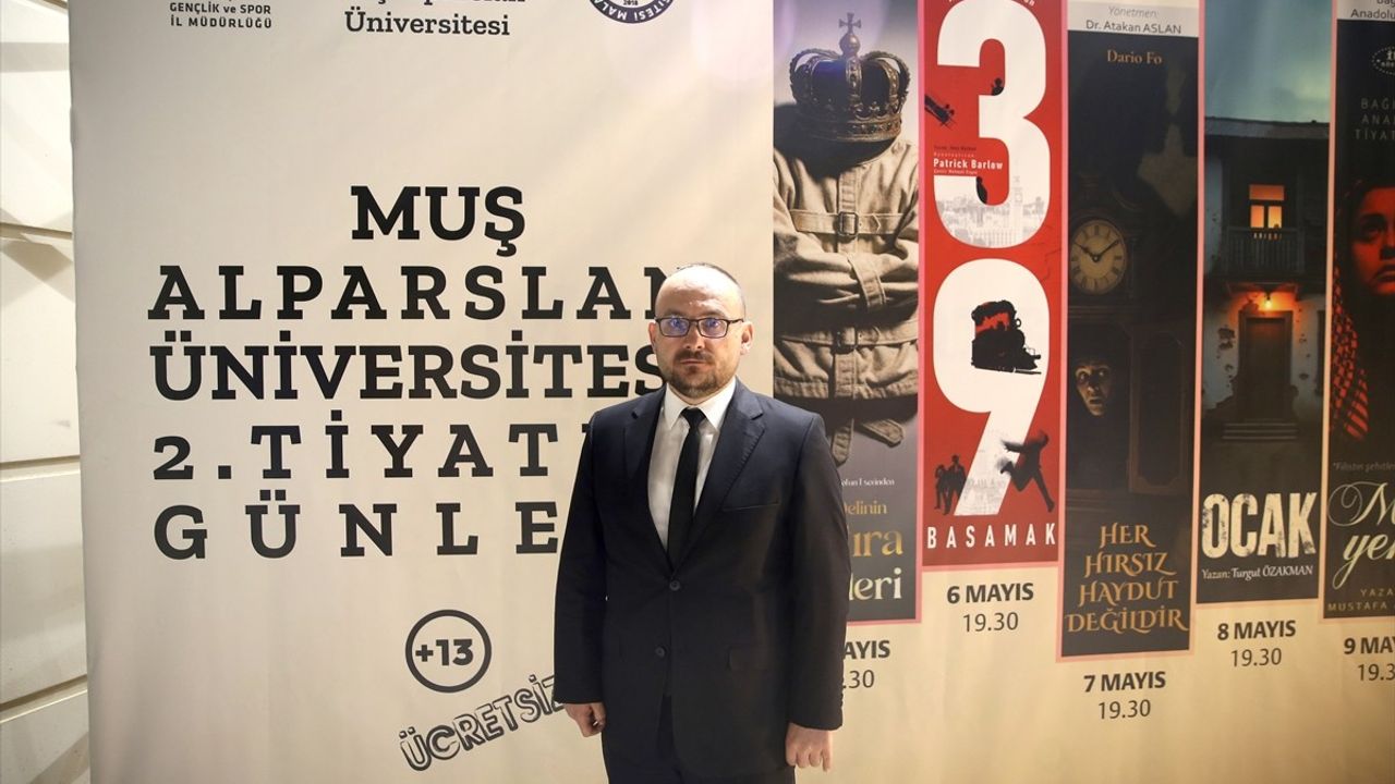 Muş'ta 2. Tiyatro Günleri Başladı: İlk Oyun Gogol'un Eseri