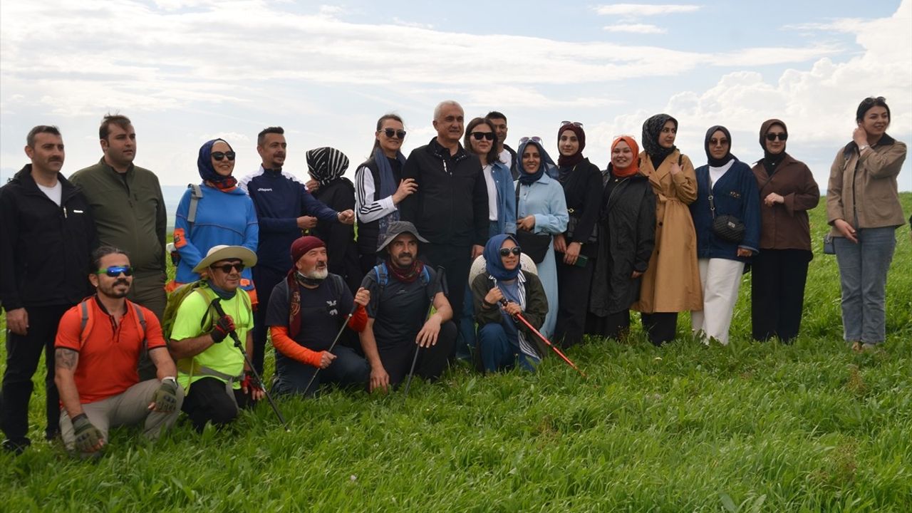 Muş'ta '7. Lale Festivali' Kapsamında Doğa Yürüyüşü Düzenlendi