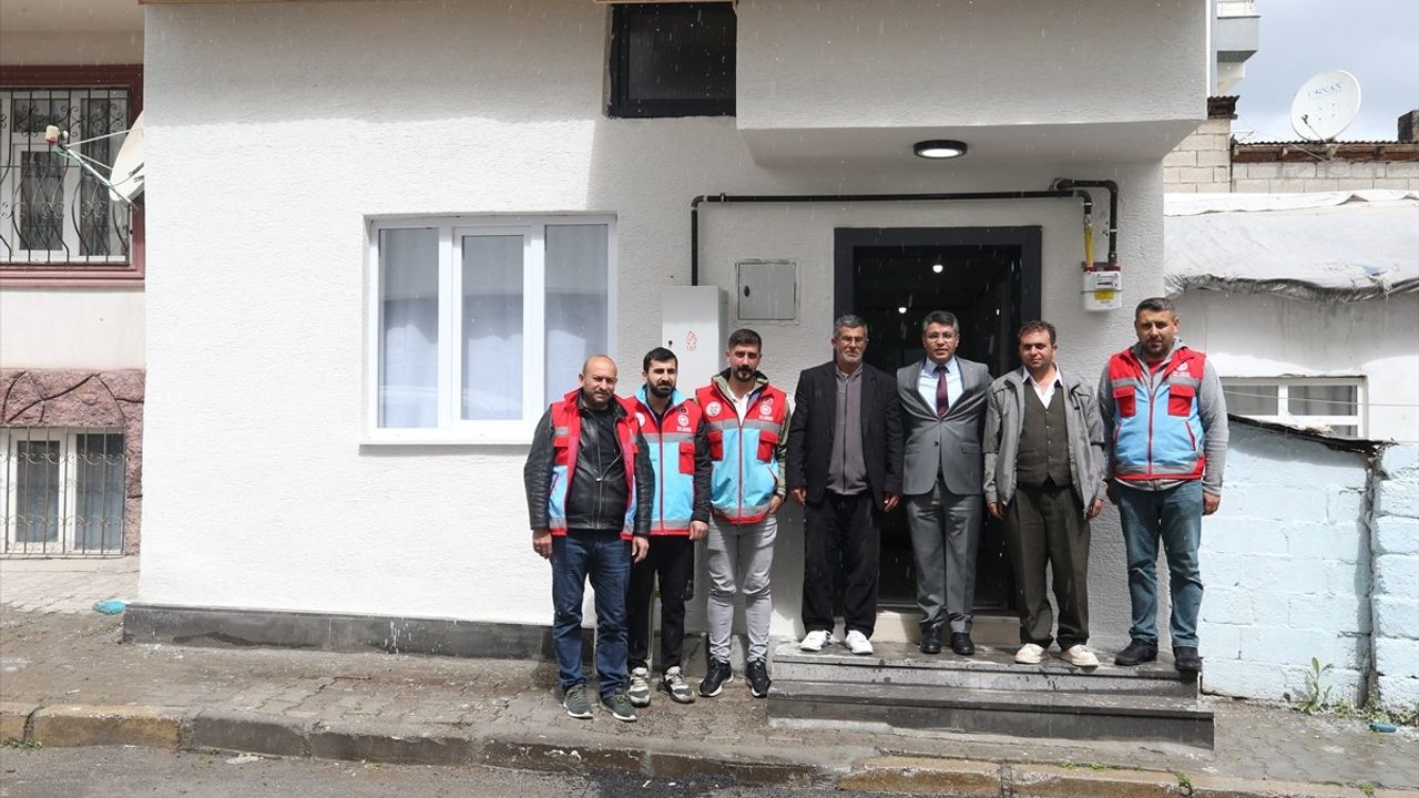 Muş'ta Engelli Kardeşlerin Evi Valilik Tarafından Yenilendi