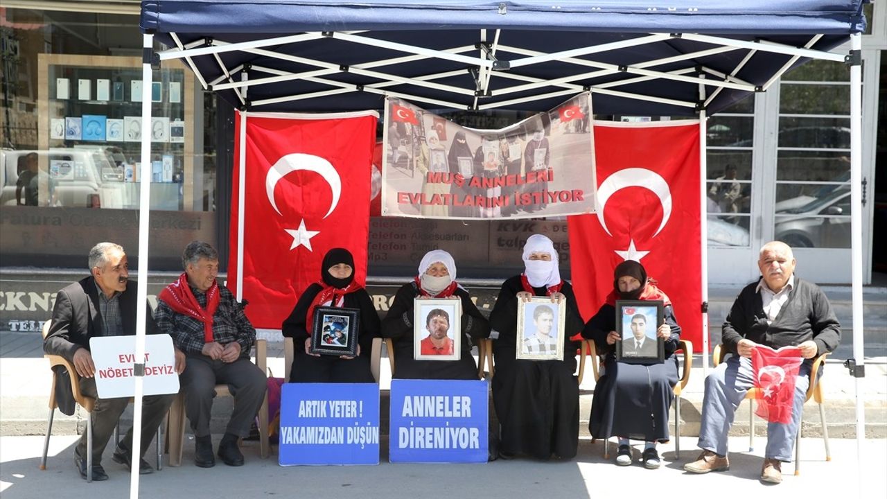Muş'ta PKK Tarafından Kaçırılan Çocuklar İçin Ailelerin Eylemi Devam Ediyor