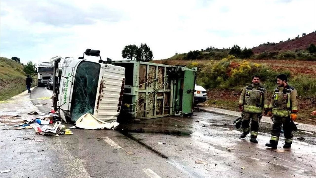 Nallıhan'daki Çöp Kamyonu Kazasında Bir Ölü, Bir Yaralı