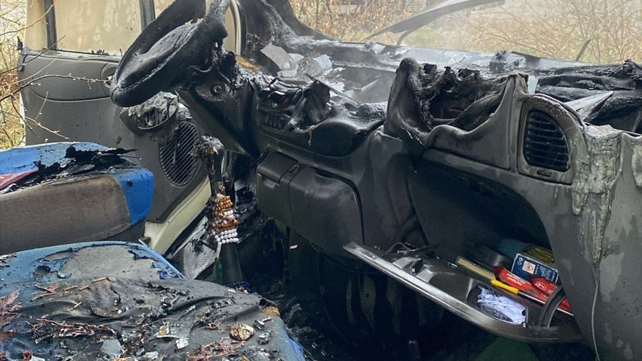 Nevşehir'de Seyir Halindeki Minibüste Yangın Çıktı, Yangın Kısa Sürede Söndürüldü