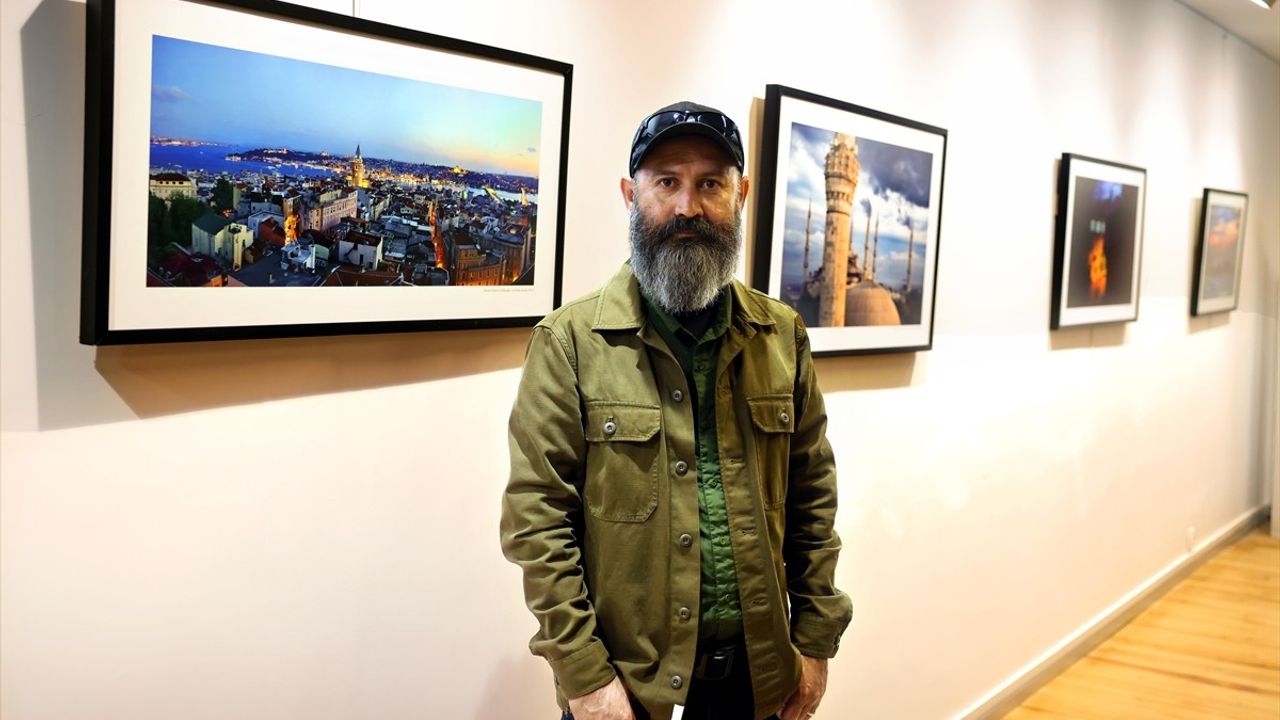Nevzat Yıldırım'dan İstanbul'a Duygusal Bir Yolculuk: 'İstanbul'u Sevmek' Sergisi