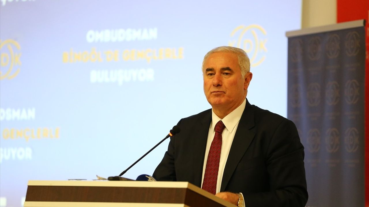 Ombudsman Akarca, Bingöl'de Gençlerle Buluştu