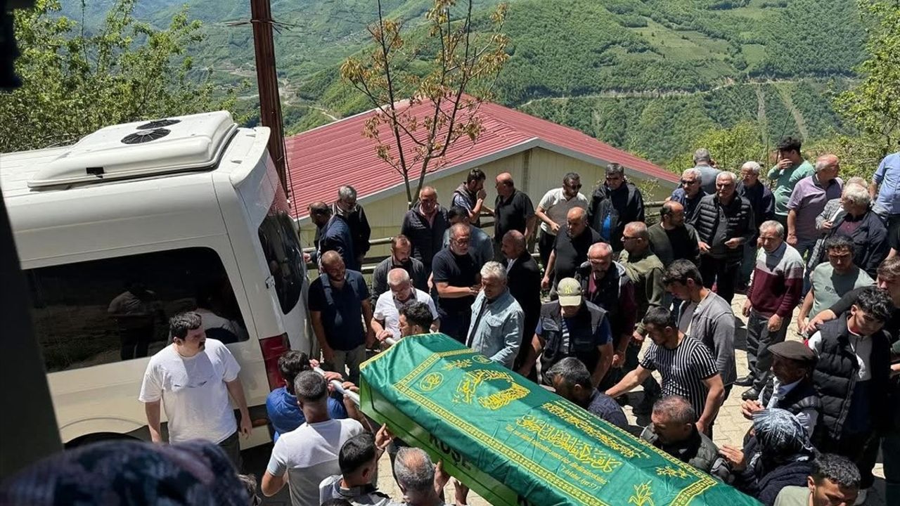 Ordu'da Denizde Boğulan Lise Öğrencisi Yiğitcan Kıran'ın Cenazesi Defnedildi