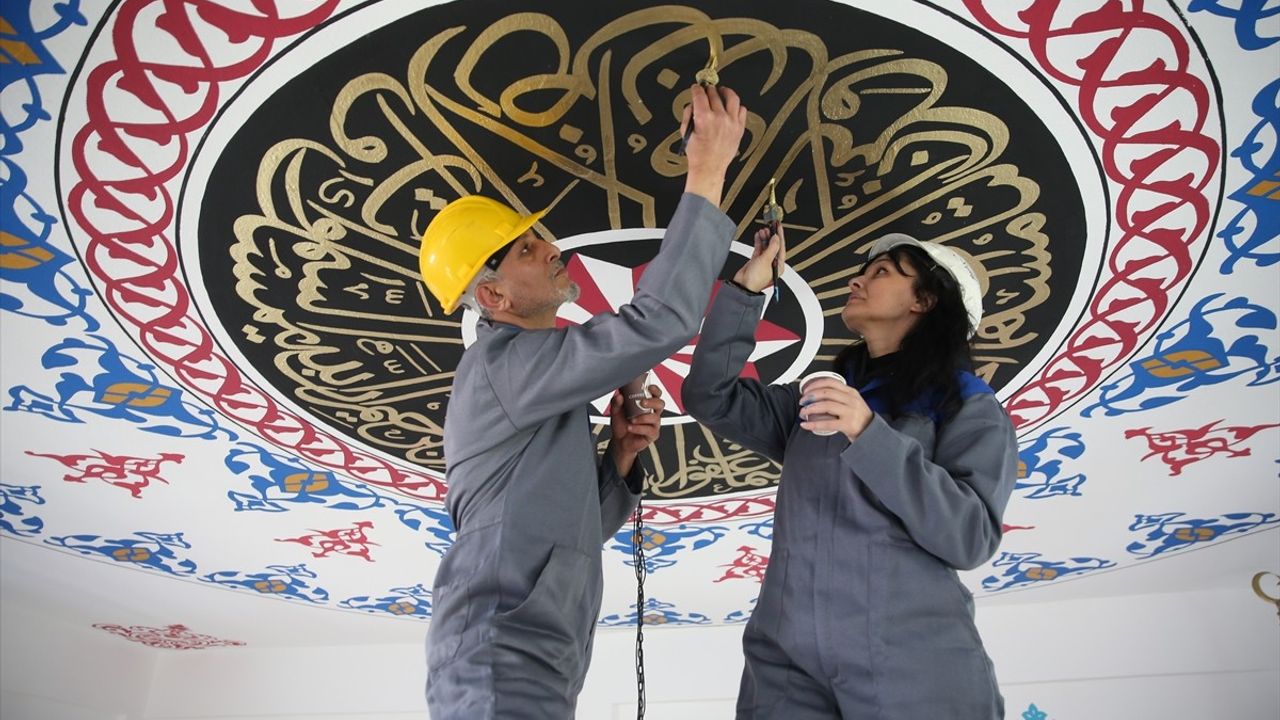 Ordu'da Nakkaş Çift, Cami Duvarlarını Sanat Eseri Gibi Süsliyor