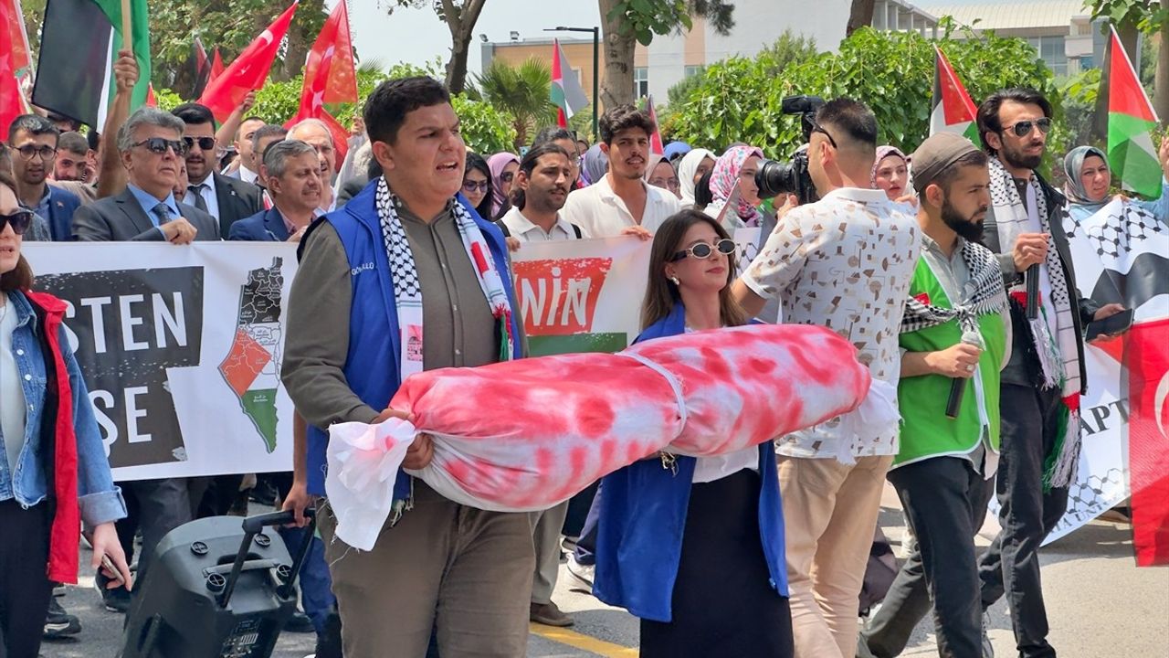 Osmaniye'de Öğrencilerden Filistin'e Destek Yürüyüşü