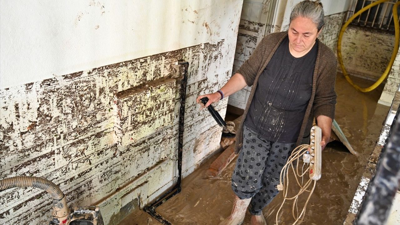 Osmaniye'de Sağanak Sonrası 8 Araçtan 7'sine Ulaşıldı