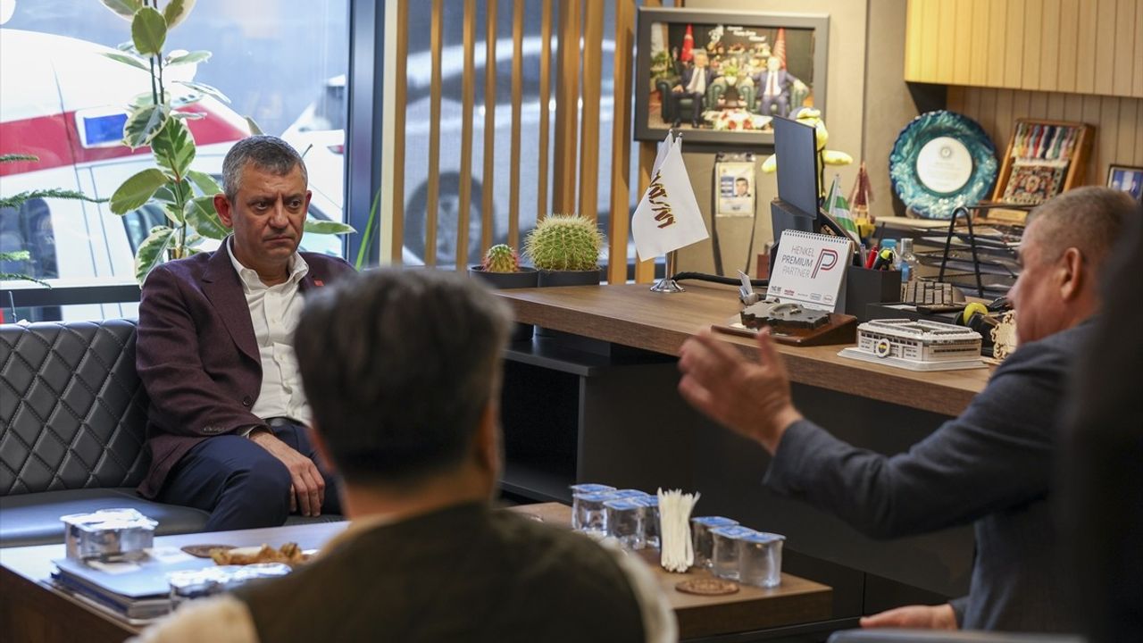 Özgür Özel, Eski Milletvekili Ramis Topal'a Taziye Ziyaretinde Bulundu