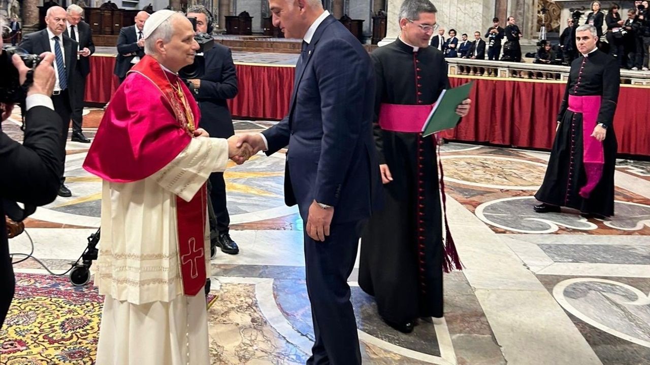 Papa 14. Leo Göreve Başladı: Gazze'ye Dikkat Çekti