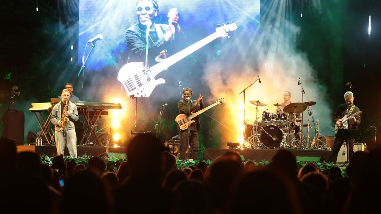 Richard Bona, Antalya Akra Caz Festivali'nde Büyüledi