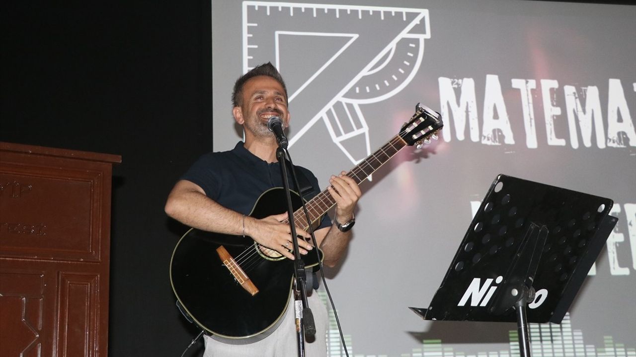 Rize'de Matematiği Müzikle Sevdiren Öğretmenin Konseri