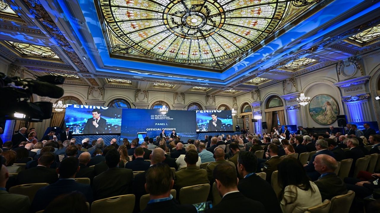 Romanya Cumhurbaşkanı Dan, Ukrayna'ya Destek Verdiklerini Açıkladı