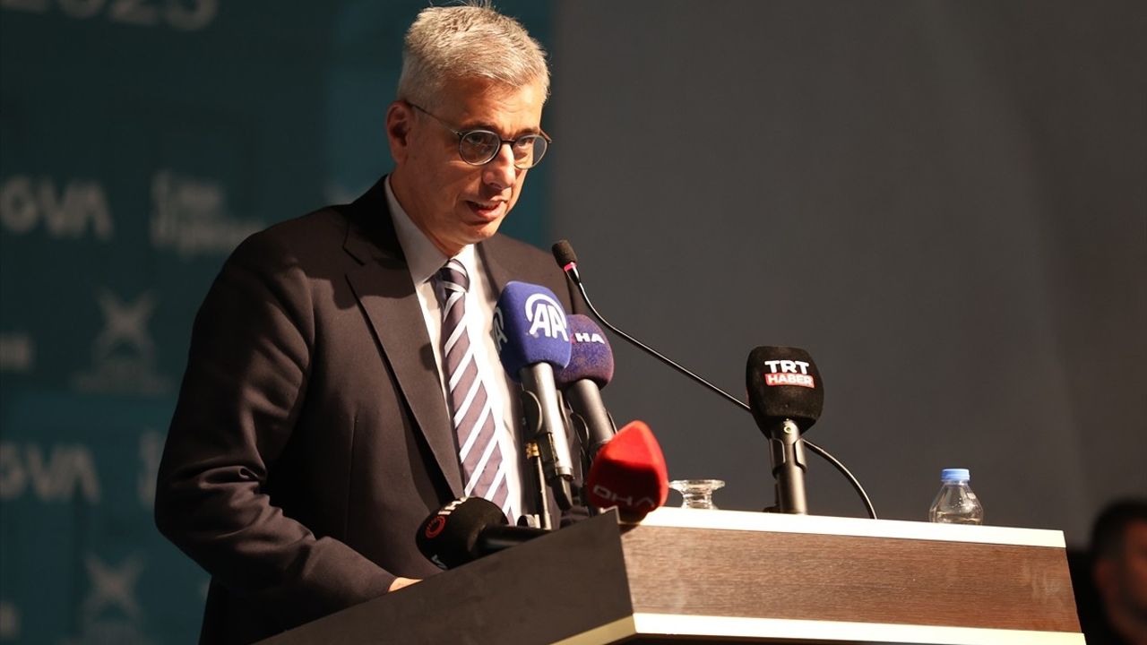 Sağlık Bakanı Memişoğlu, TÜGVA Genel Kurulunda Gençliğe Seslendi