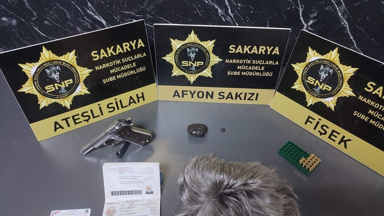 Sakarya'da 18 Yıl 9 Ay Hapis Cezası Bulunan Hükümlü Sahte Kimlikle Yakalandı
