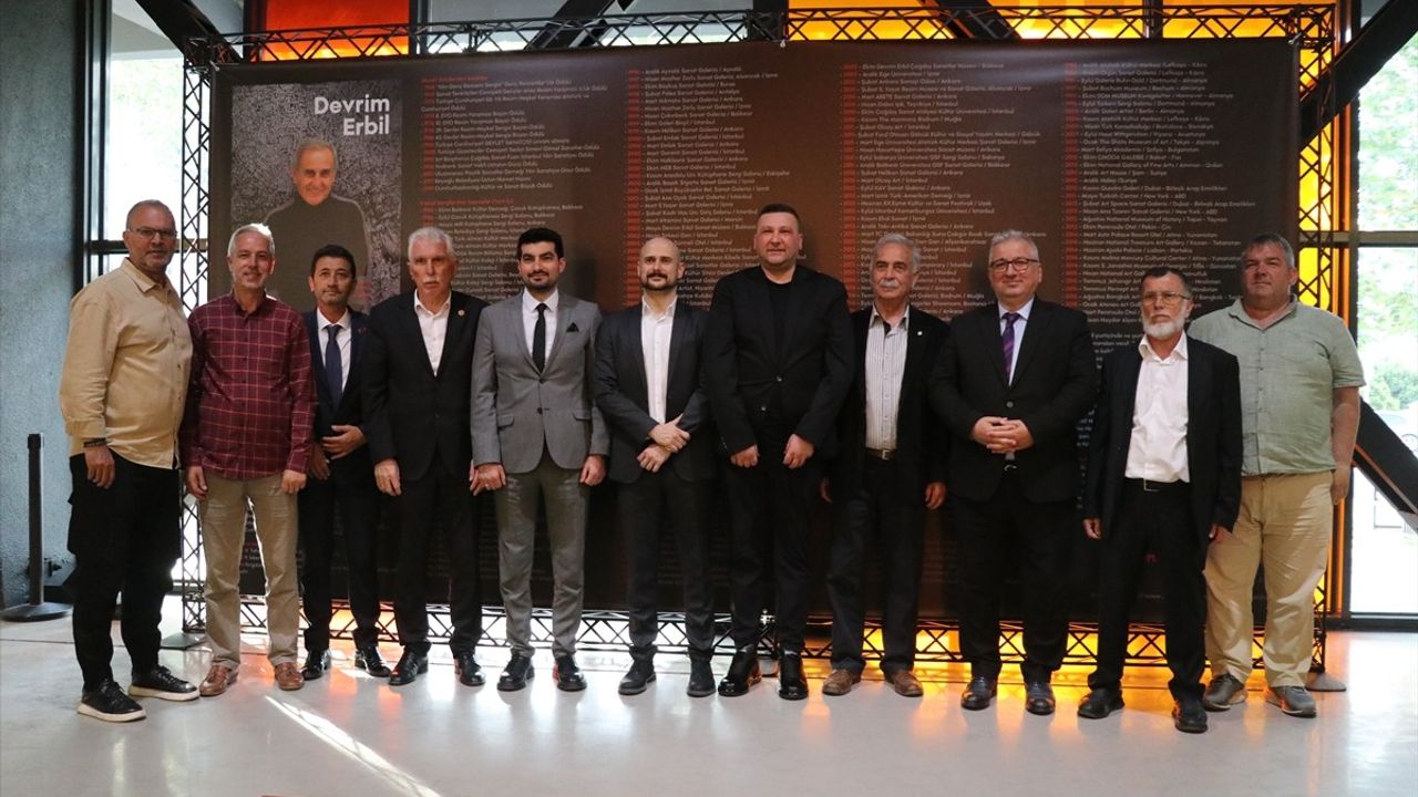 Sakarya'da Devrim Erbil'in 'Yatay Derinlik: Sonsuza Dek Uçmak' Sergisi Açıldı