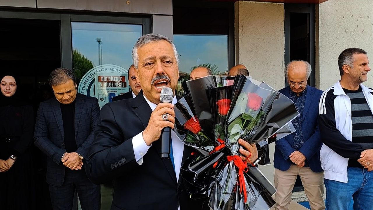 Sakarya'da Emekli Olan Lise Müdürü Kadir Gezer'e Duygusal Veda Töreni