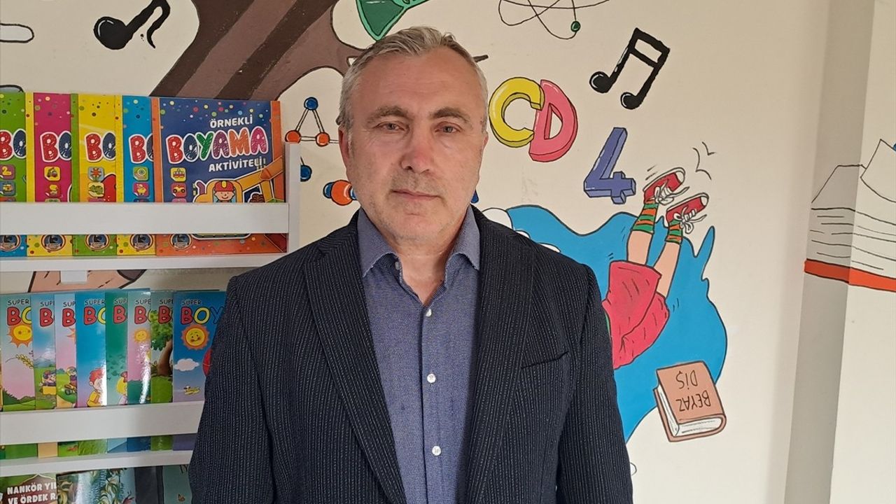 Sakarya'da Üniversite Öğrencileri, Kermes Geliriyle Kütüphane Yeniledi