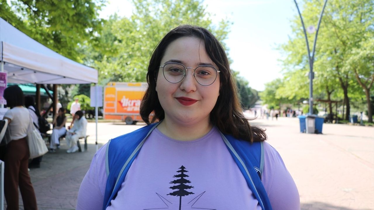 Sakarya Üniversitesi Öğrencileri Gazze İçin Kermes Düzenledi