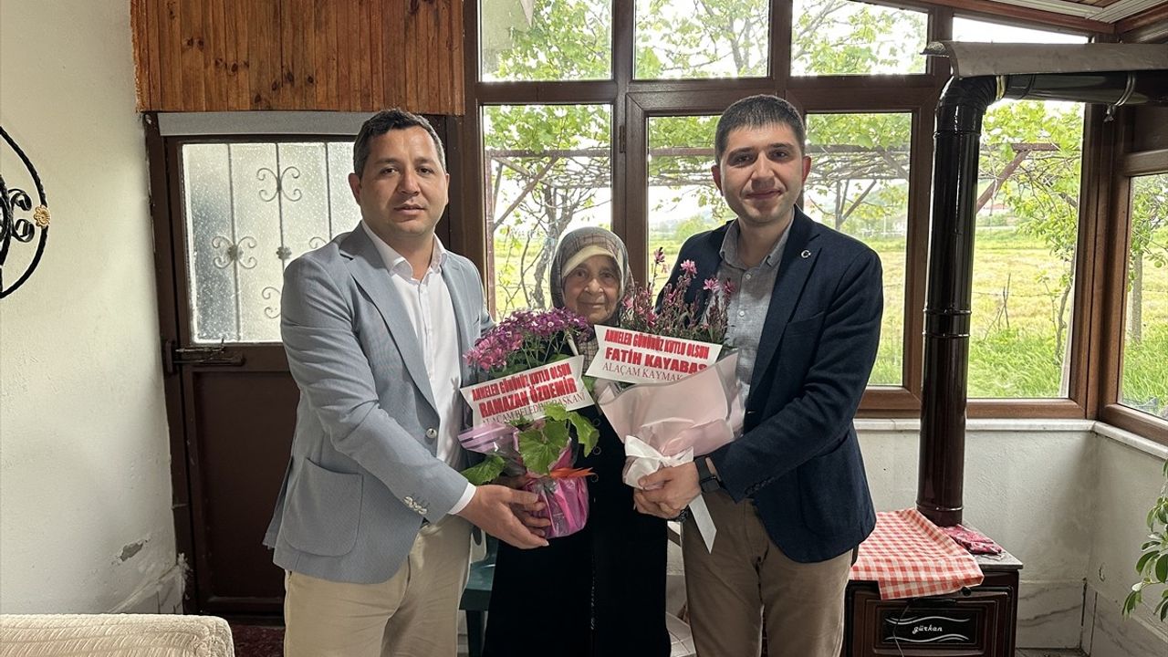 Samsun'da 15 Temmuz Şehidinin Annesine Anneler Günü Ziyareti