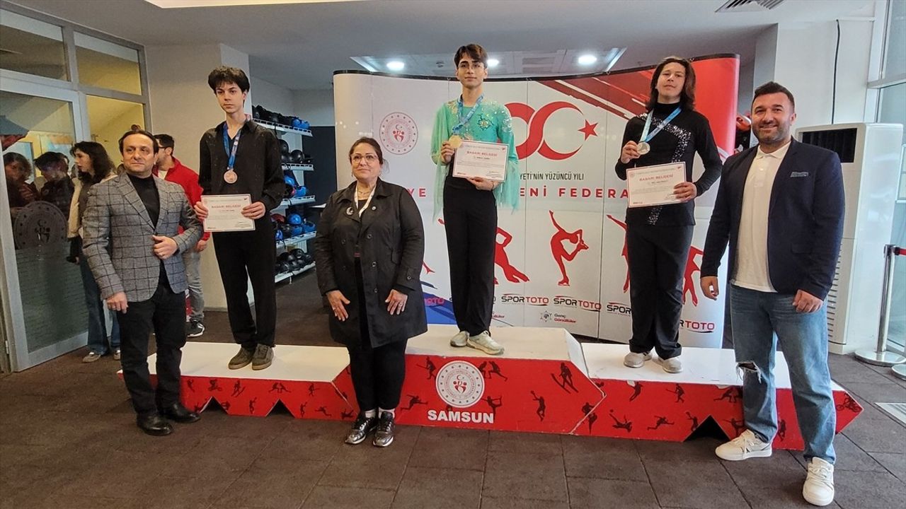 Samsun'da Artistik Buz Pateni Amatörler Yarışması Sonuçlandı