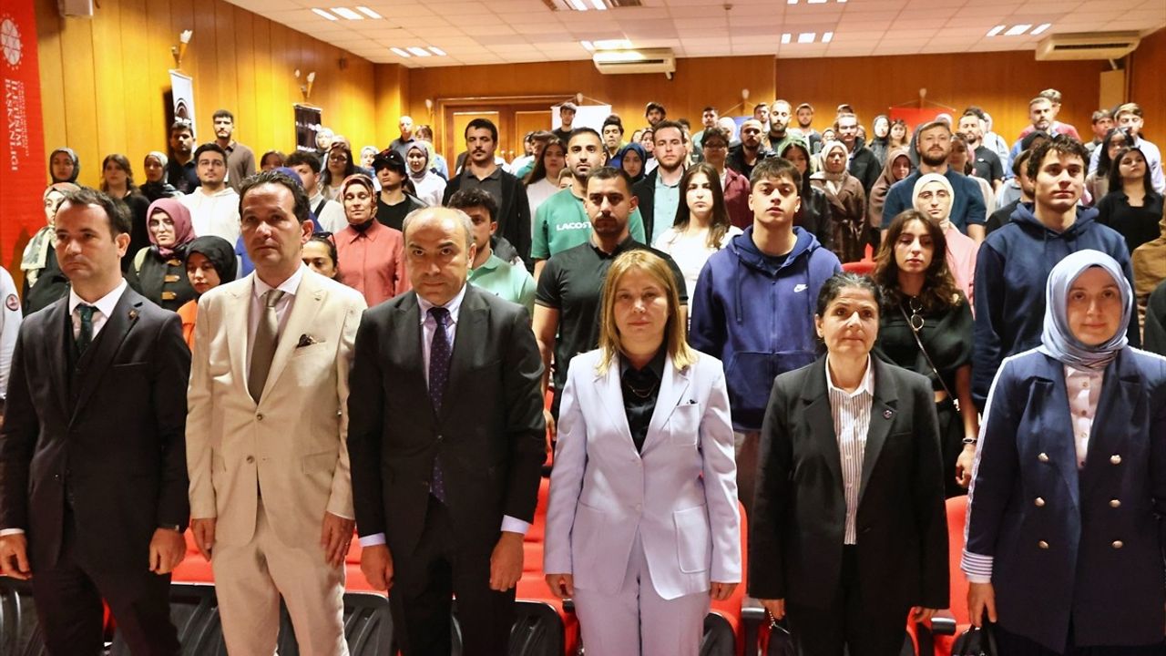 Samsun'da 'Bilişim Çağında Dezenformasyon' Konferansı Organize Edildi