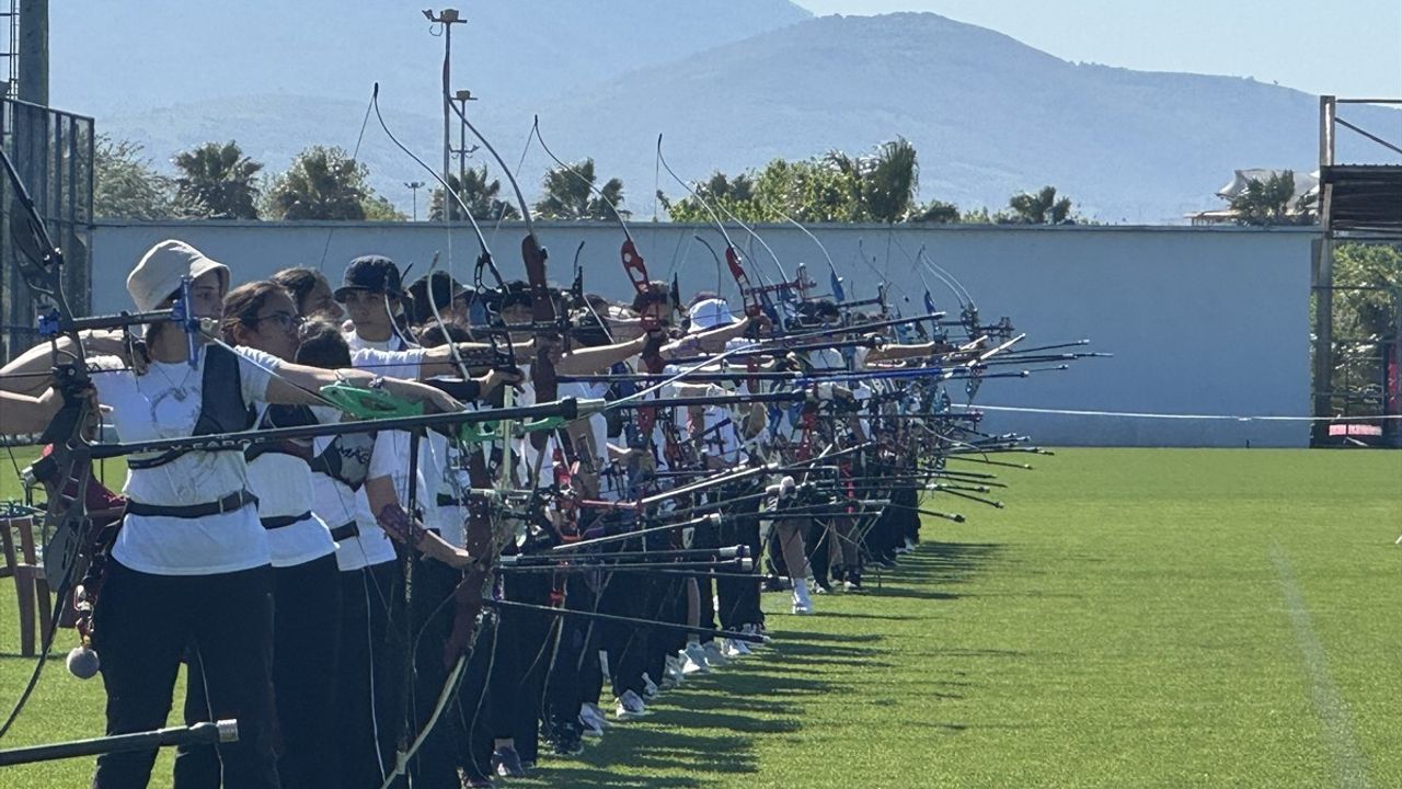 Samsun'da Okul Sporları Türkiye Okçuluk Şampiyonası Heyecanı Başladı