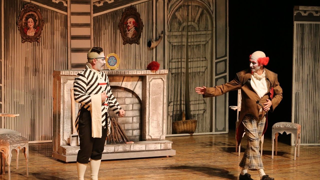 Samsun Devlet Opera ve Balesi 'Doktor Mucize' Operasını Tokat'ta Sahneledi