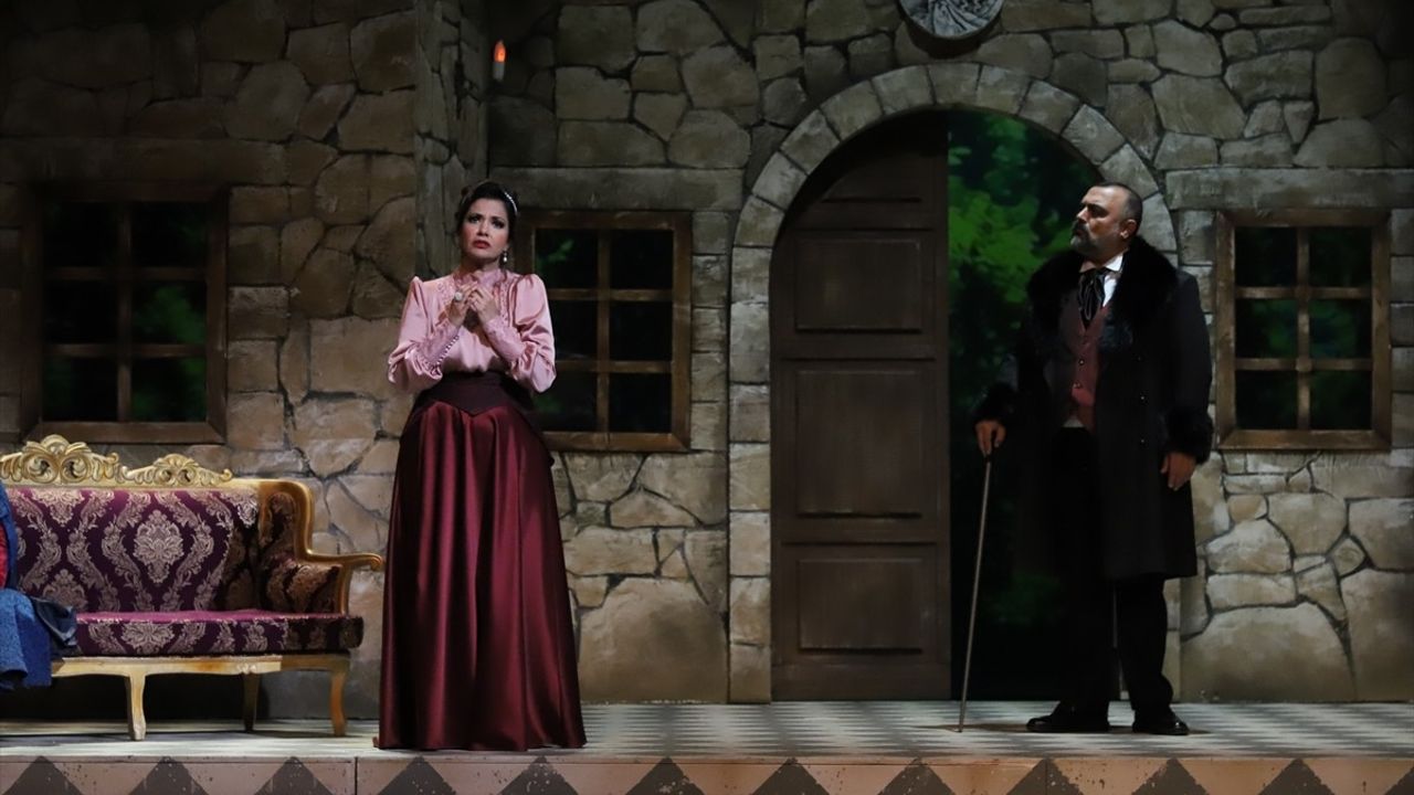 Samsun Devlet Opera ve Balesi'nden 'La Traviata' Performansı