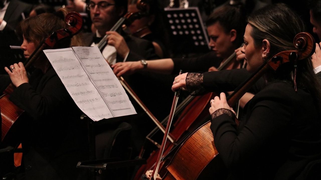 Samsun Devlet Opera ve Balesi'nden 'Yankılı Tepeler' Performansı