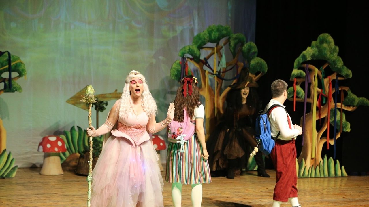 Samsun Devlet Opera ve Balesi 'Okulumuz Orman' Oyununu Tokat'ta Sahneledi