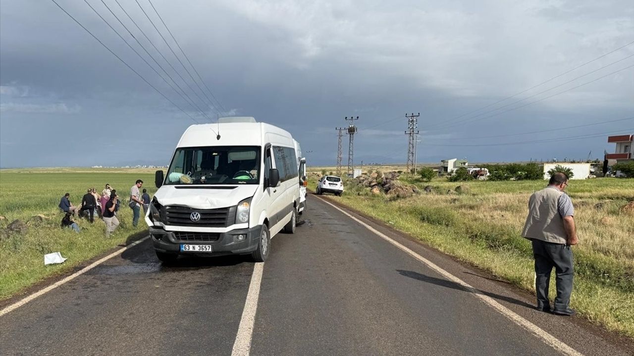 Şanlıurfa'da Öğretmenleri Taşıyan Minibüslerin Çarpışması: 28 Yaralı