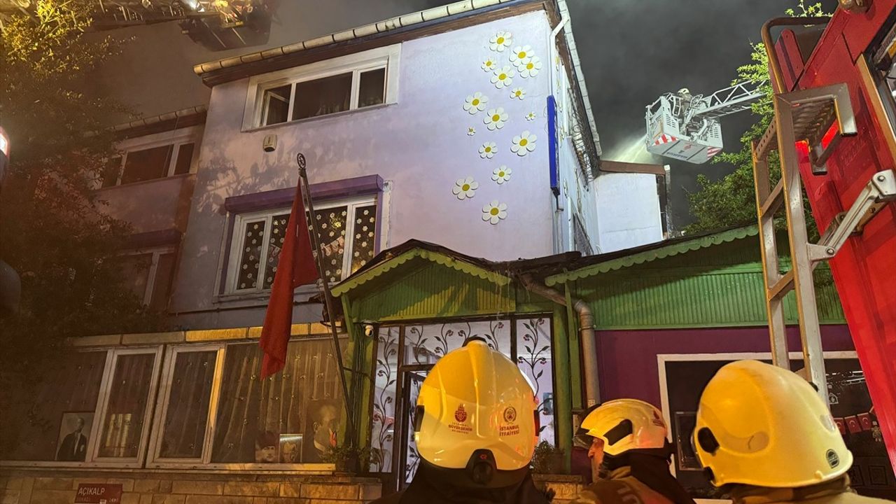 Sarıyer'de Anaokulundaki Yangın Kontrol Altına Alındı