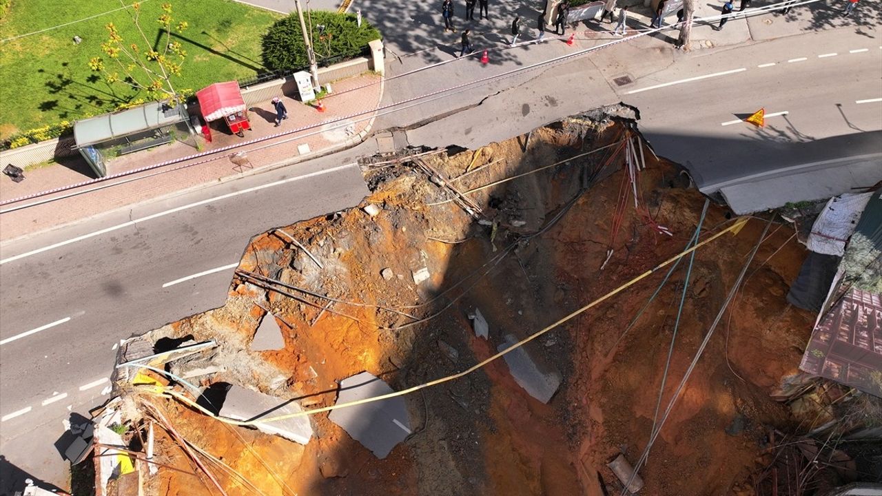 Sarıyer'deki Çökme Olayında Yol Trafiğe Kapandı, İnşaat Mühürlenecek