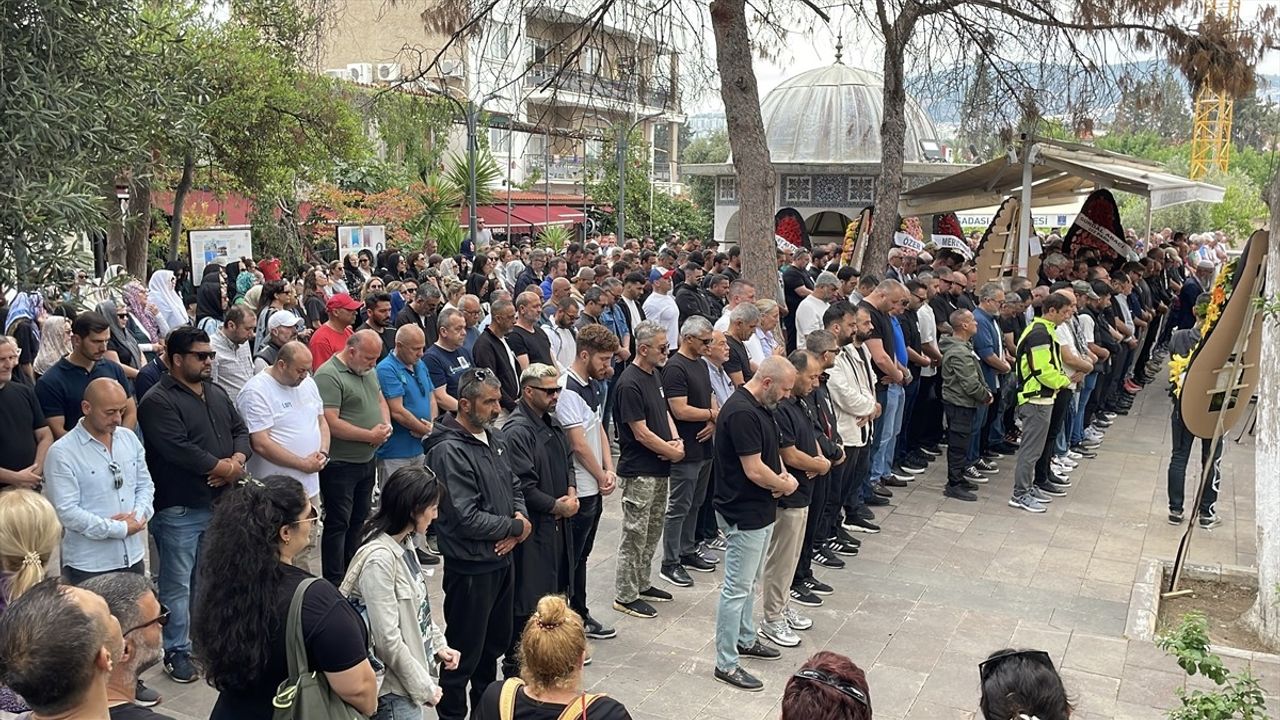 Şarkıcı Şimal, Kanserle Mücadele Sonrası Aydın'da Toprağa Verildi