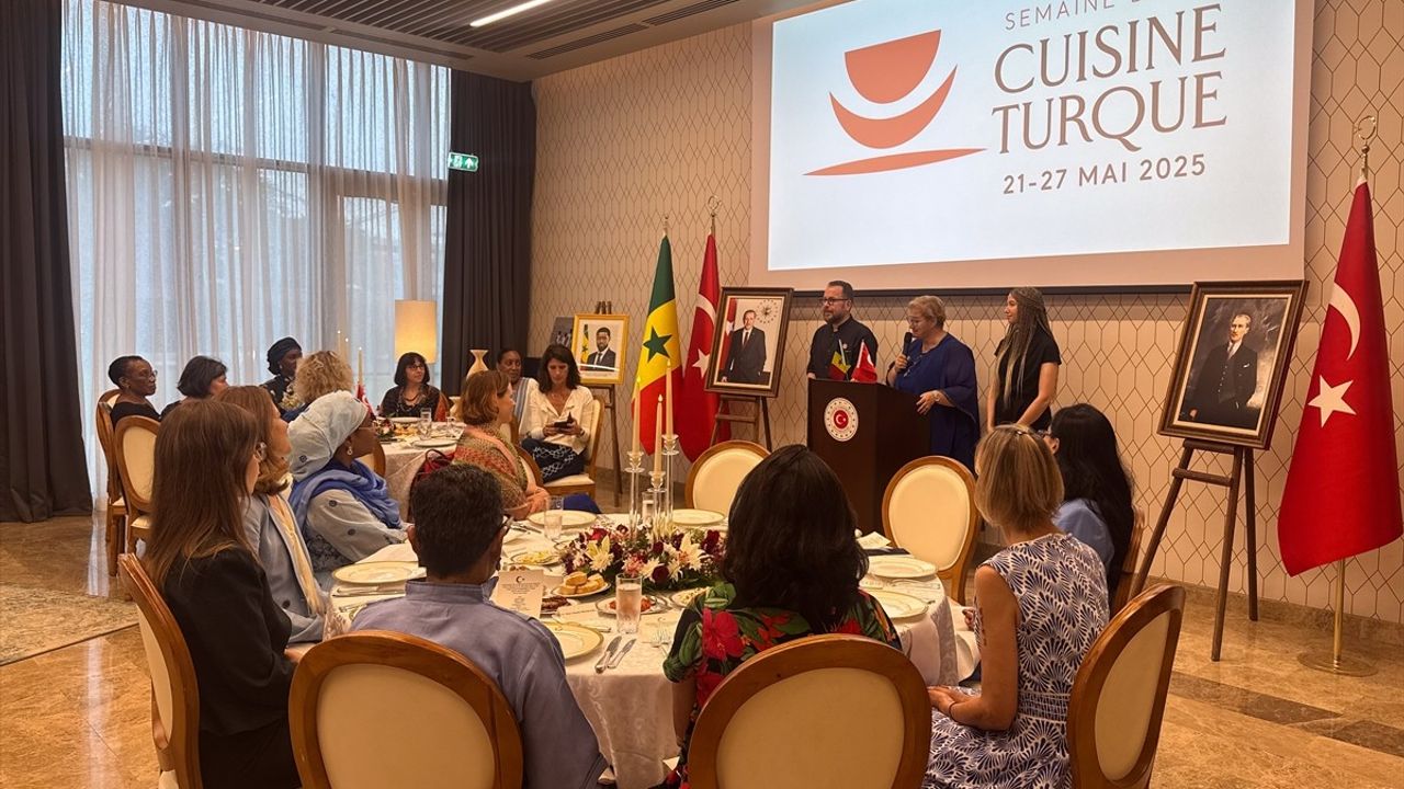 Senegal Cumhurbaşkanı Eşinden Kadın Büyükelçilere Kayseri Yağlaması