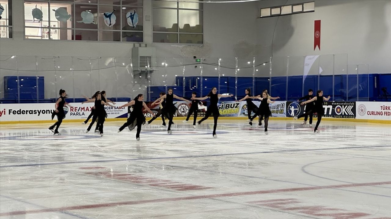 Senkronize Buz Pateni Gençlik Kupası Samsun'da Start Aldı