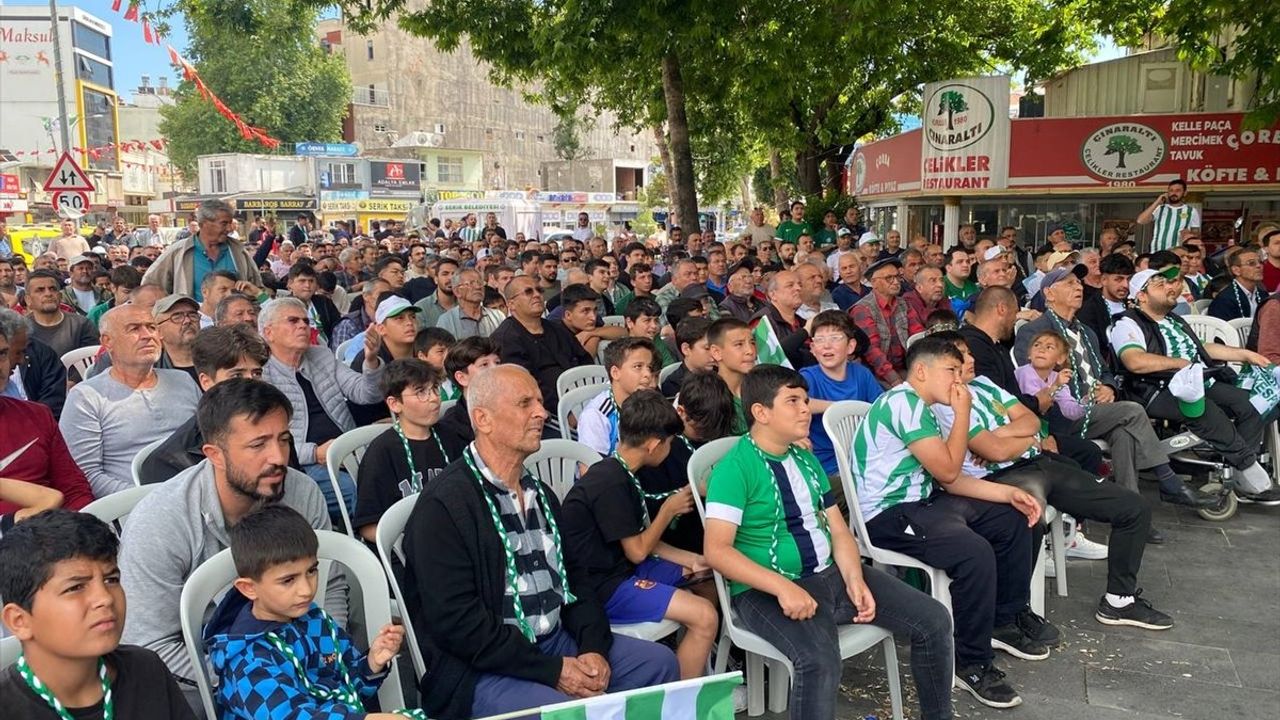 Serik Belediyespor'un 1. Lig'e Yükselişi Coşkuyla Kutlandı