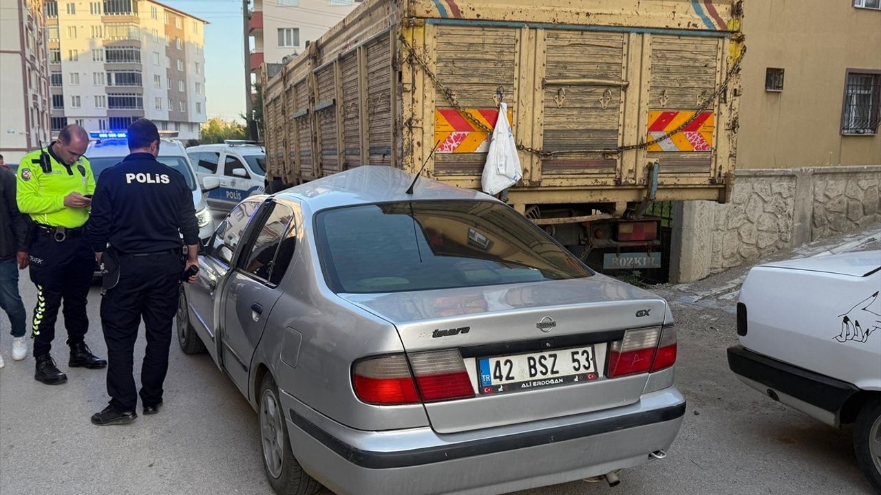 Seydişehir'de Trafik Kazası: Otomobil Kamyonun Altına Girdi