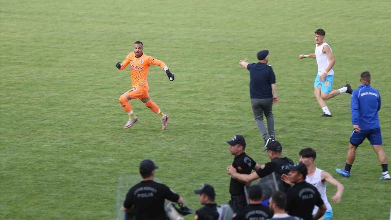 Siirt'te Amatör Futbol Maçında Kavga: Polis Ekipleri Müdahale Etti