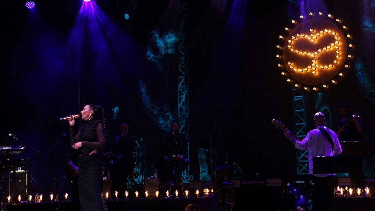 Sıla, Antalya'da Unutulmaz Bir Konser Verdi