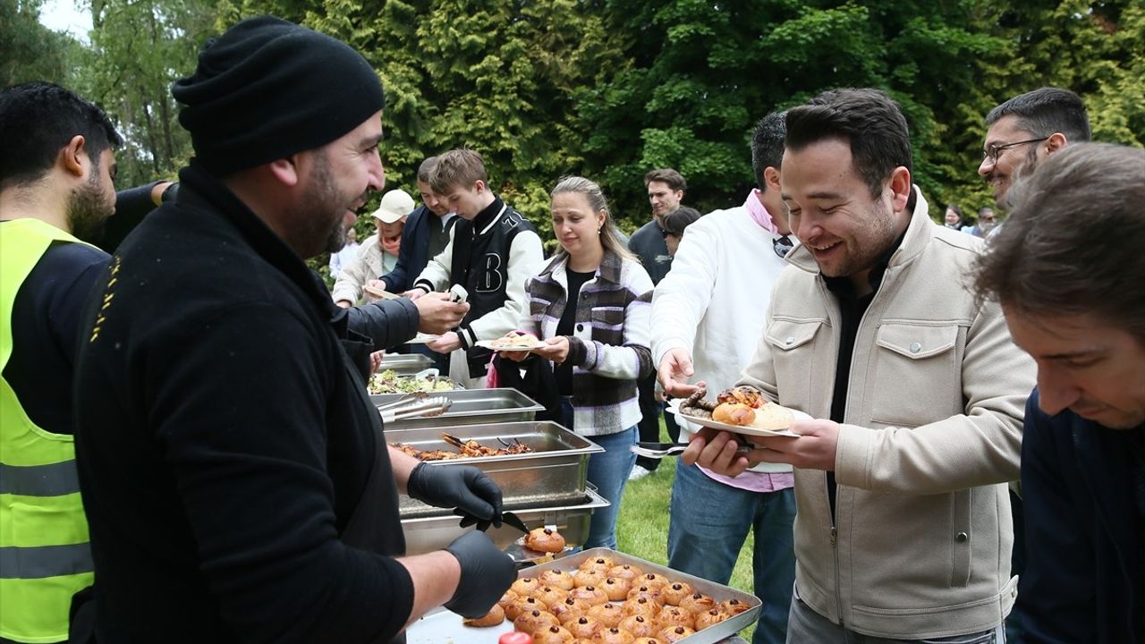 Slovakya'da Türklerin Bir Araya Geldiği Anadolu Festivali Gerçekleşti