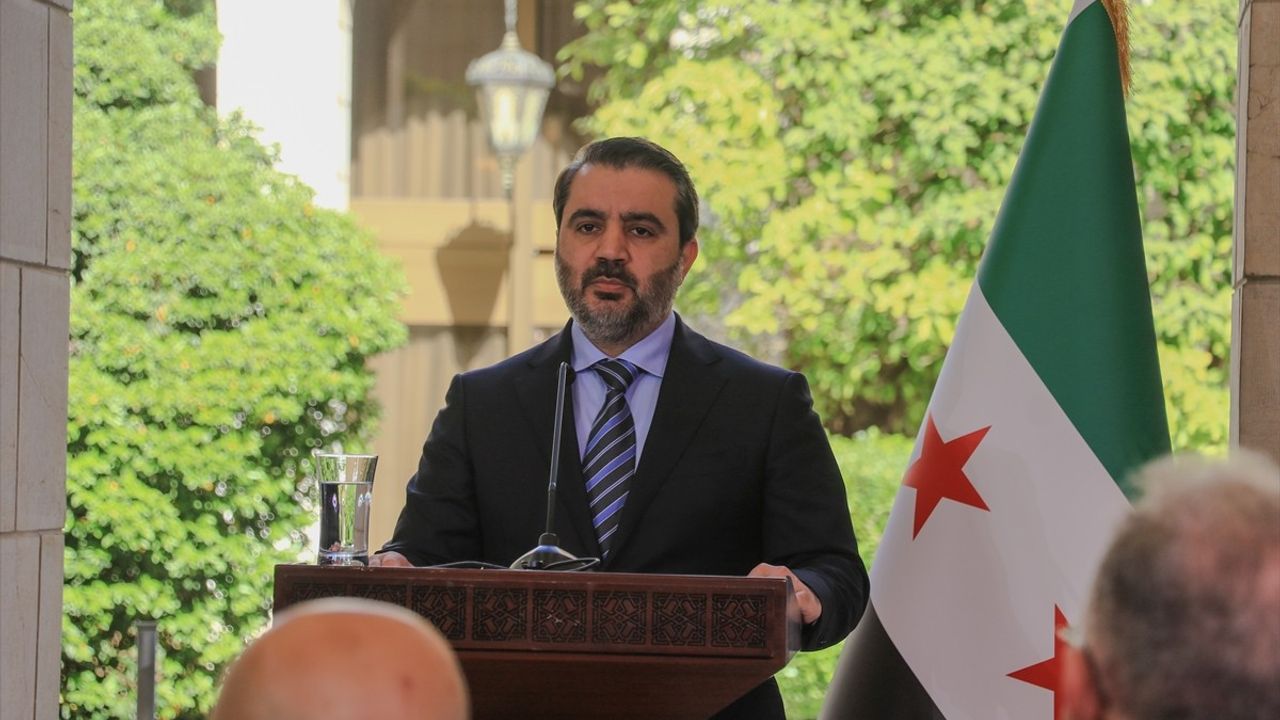 Suriye Cumhurbaşkanı Şara, Suudi Dışişleri Bakanı Faysal bin Ferhan ile Görüştü